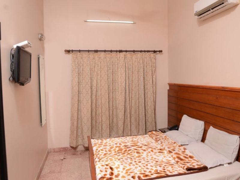 Capital O 10953 Dayal Lodge - A Boutique Hotel Агра Экстерьер фото
