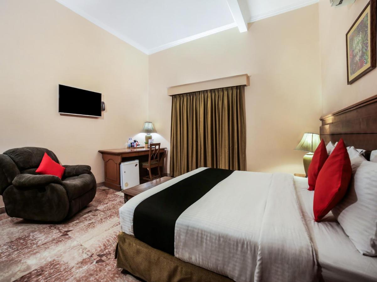 Capital O 10953 Dayal Lodge - A Boutique Hotel Агра Экстерьер фото