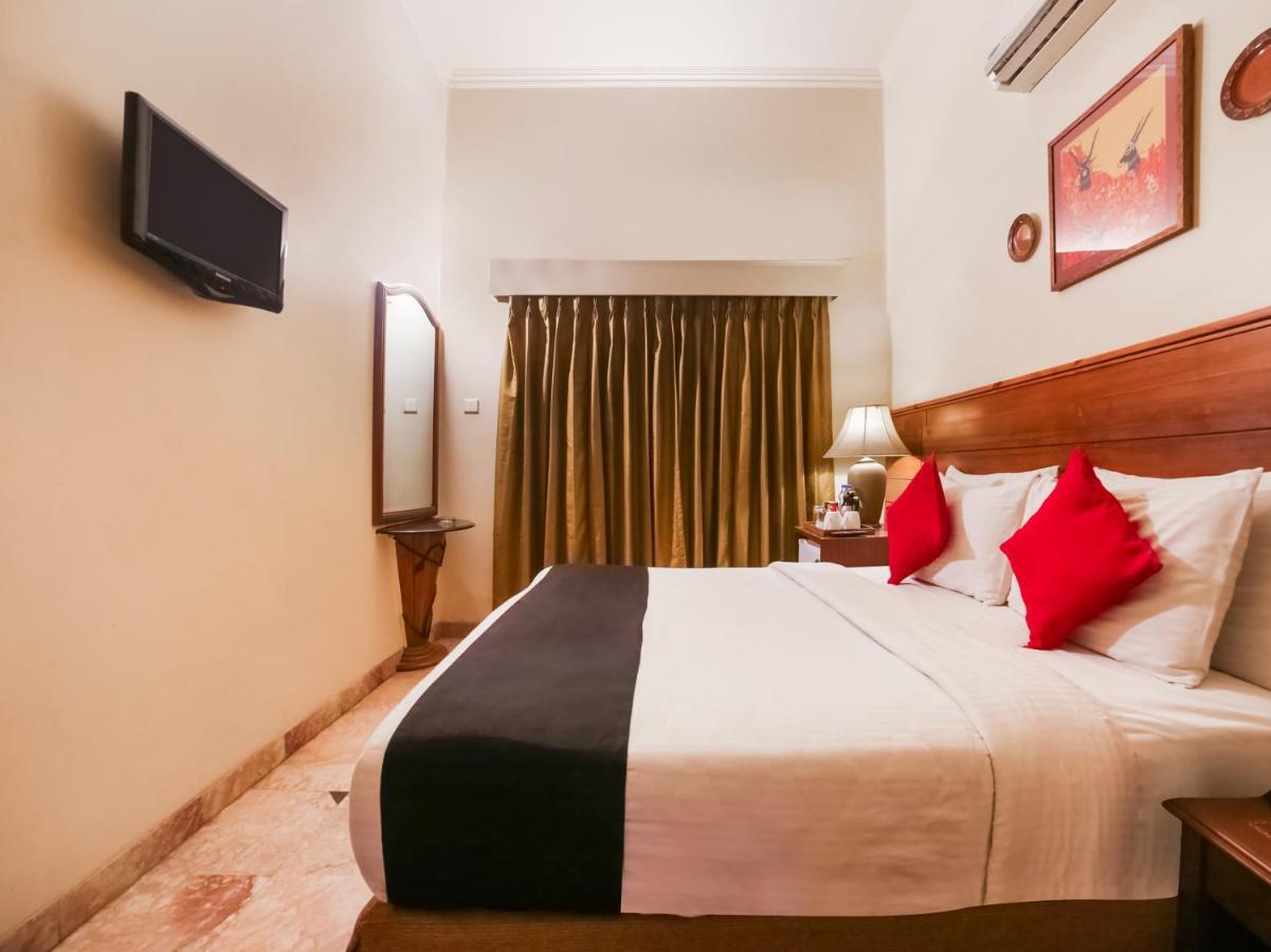 Capital O 10953 Dayal Lodge - A Boutique Hotel Агра Экстерьер фото