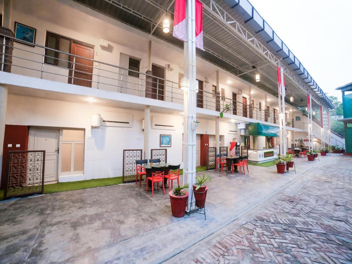 Capital O 10953 Dayal Lodge - A Boutique Hotel Агра Экстерьер фото